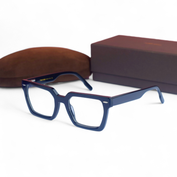 Eyeglass