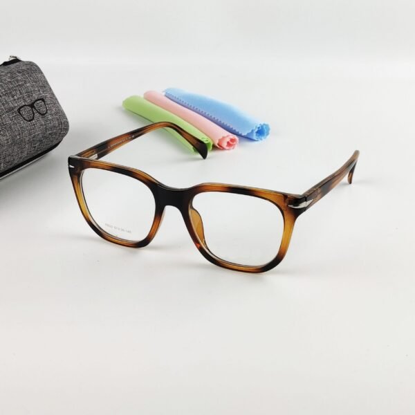 Eyeglass