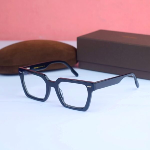Eyeglass