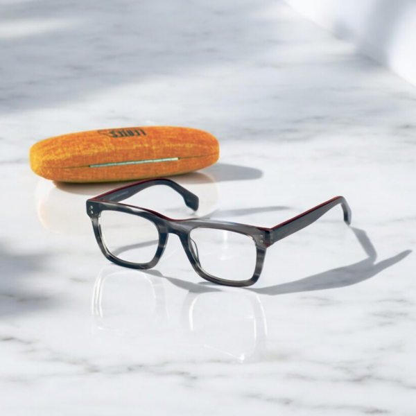 Eyeglass
