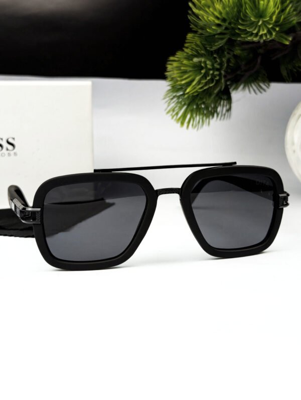 InShot_20250831_103329078-scaled Cool Vintage Square Sunglasses for Men & Women - Oversized Metal Frame Punk Style with UV400 Protection